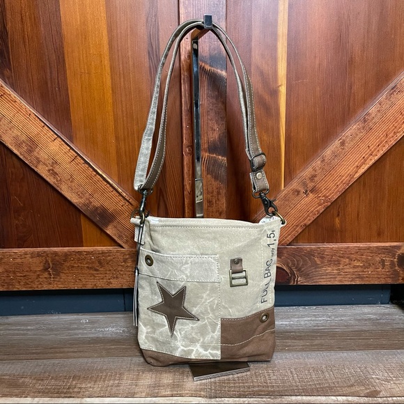 Myra leather star small crossbody purse NWT - Picture 4 of 7